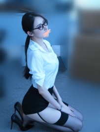 長腿黑絲模特 敢玩敢秀 床上主動挑逗 沐詠 170 C 50 24歲