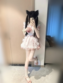 文靜優雅的女學生😍 嬌小玲瓏 蘿莉風的感覺~~~