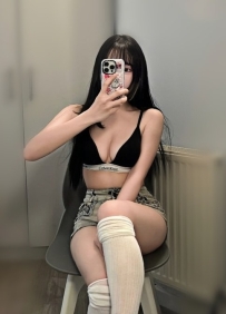 長得漂亮 身材比例超讚！ 一碰就濕 水多到噴床單 緊穴夾到你抽搐