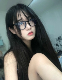 年青纖瘦小淫娃，應該很多哥哥單手就能輕輕鬆鬆把她提起來🤭年青就是水嫩敏感，