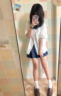 貧乳幼齒高中生  甜筒：153-A奶-18歲