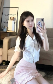 長腿辣妹 麻豆身材 希望腿一張開就能進去 喜歡坐在你腿上抱著她 她就可以直接進去
