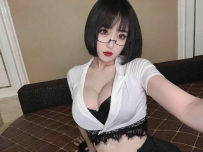 赴約的AV女優妹妹。在螢光幕前，熱情奔放，帶給觀眾無盡的遐想；