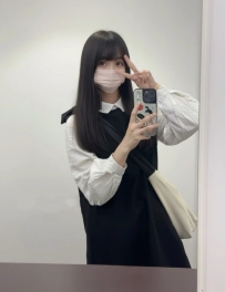 白裡透紅的嫩滑肌膚，說話方式讓人一聽就覺得非常舒服，很好相處的初戀級女友