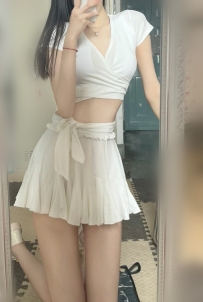 氣質大長腿 小蠻腰 白皙肌膚 絕美組合 楊寶 165cm/45kg/B杯/20歲