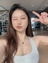 女私教教練小妍 165cm.C+.23歲