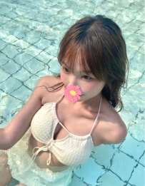 童心 156-19歲-D奶-44kg 奶大手感飽滿 腰細腿美比例剛剛好