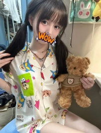 文化大學在校學生妹，小隻乖巧，嬌羞少女初體驗 無毛嫩鮑很好舔、