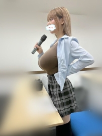 醫美小姐姐兼職 外貌很正 很懂服務 健談 顔射 口爆 健談 足交 吞精