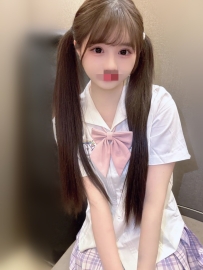 小小隻 身材很不錯 胸部很Q彈 月月 158cm.45kg.B奶.19歲