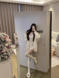 爆款推薦罕見少毛大奶妹，少毛乾淨粉嫩的小穴穴特別的敏感 被舔都會抽搐對性愛投入