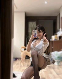 退役空姐   做愛經驗少 也渴望性愛   在做的時候比較害羞 屬於慢熱型   從剛開始的害