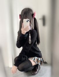 幼齒小隻馬   戀戀 154.40kg・B奶・18歲  貧乳嬌小 幼齒可愛清純