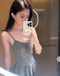 滋滋 157cm / 44kg / C罩杯 / 20歲可愛小隻馬萌妹，身材超級讚！