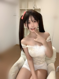 笑容很乾淨，第一眼就有好感 佳恩 162cm｜48kg｜D+奶｜23歲