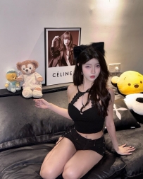 相甜美、氣質超群的她，擁有性感迷人的S型身材曲線，