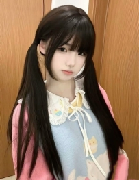 嬌小的身軀 胸部粉嫩 18歲臉蛋可愛讓人心動 粉嫩穴穴鮑魚