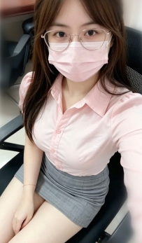 臺中 6000 小助理上線 很悶騷 性慾很大 經常偷偷自慰 小穴很粉很緊實 屁股很會搖