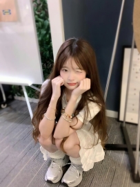 在校學生妹，小隻乖巧嬌羞少女初體驗，無毛嫩鮑很好舔