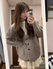 小巧可愛、活潑俏皮，精力充沛又有趣 互動時開朗自然