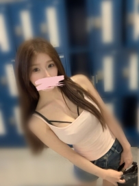 芊芊 163cmD奶22歲 俏皮可愛   #美術老師  特價 8000