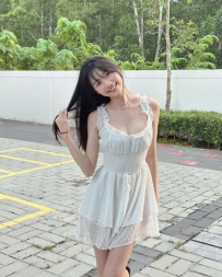 鄰家乖乖女超愛笑，無刺青、不抽菸