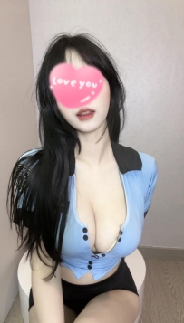 有腿有胸 床上的她 主動又熱情  敢玩又敢秀 口交技術不受質疑   會舔又會含 在你面前