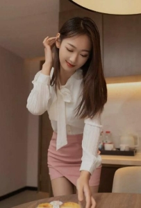 25歲勻稱身材 清純帶點氣質美人 性感OL 皮膚白皙    身材火...
