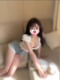 皮膚白皙  #那妖嬈性感的身姿   配著明亮勾人的大眼睛