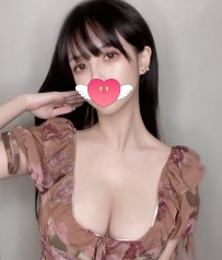 小穴很緊沒用過幾次很敏感水很多 甜美美容師  甜美的外表有一個火辣的性格 真的超級有