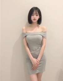 短髮正妹，乾淨利落，散發著獨特的魅力， 氣質甜美，卻又帶點溫柔，讓人忍不住想靠近