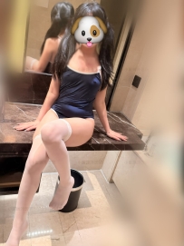 校花等級 五官精緻、身材嬌小 瑩寶就像是可愛的洋娃娃，讓人會忍不住想好好疼愛一翻