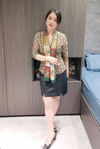 46歲風騷少婦 臉蛋超級有騷味，奶子彈手感  她愛舔愛吮，整個人像個小母狗