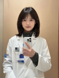 白皙短髮、護理師氣質溫柔｜上班細心照顧型 × 下班反差迷人眼神會說話、互動自然不冷