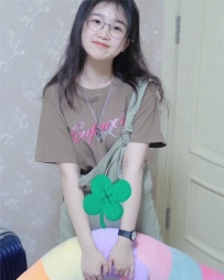 雪霏 162.C罩杯.20歲 甜甜的外型 瘦瘦的身材很有料 散發出年輕活力 臉蛋漂亮  小嘴巴
