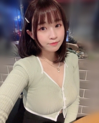 活潑可愛超親切(零距離感)   長相清純，笑容超甜像鄰家女孩