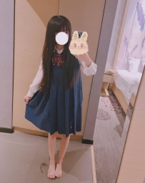 鄰家小妹 清秀可愛 一雙大眼睛 粉嫩雙奶小親親 小咬咬 今夜你的小女友 要你扛起來壞壞