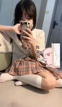 育成高中生  長相蘿莉幼齒  身材纖細  嬌小玲瓏  臉蛋小 穴緊粉嫩