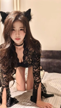 拉拉 167.E.49.23歲擁有一張甜而不膩的清新臉蛋，體態纖瘦又凹凸有致，兩顆呼之欲出的