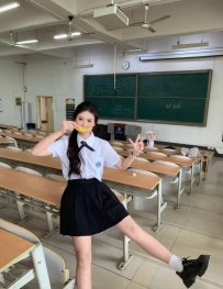 中部幼齒學生妹來襲 清純可愛 因為家境不好 輟學下海 之前在小7上班 現在全職做小姐