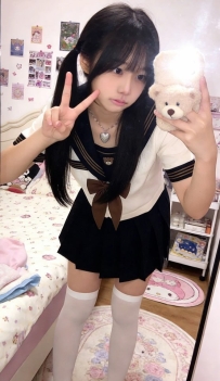 嬌小可人 很會講話  笑起來很甜 格格 157cm 44kg Bcup 20歲