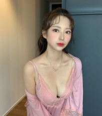 清純慾女  長相清純身材豐盈本性饑渴浪蕩  想要純純的愛...