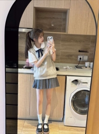 超級嬌小幼齒童級正妹 白嫩嬌小 乖巧可愛 擁有清澈的童顏巨乳 反差萌十足！這是她第一