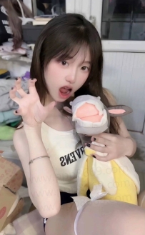 清純甜妹  洛洛 161/B/22歲/44kg 第一次下海
