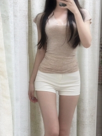 長相甜美 身材均衡 D杯剛剛好 腰臀比完美 笑容甜美 喜歡被摸頭